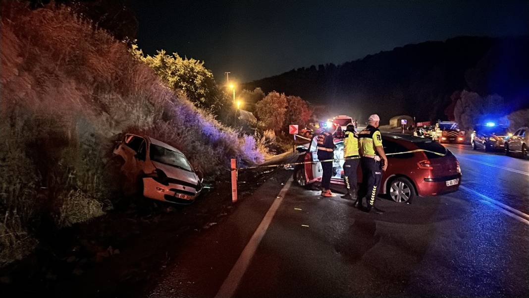 Karayolu savaş alanına döndü! 4 ölü, 11 yaralı 4